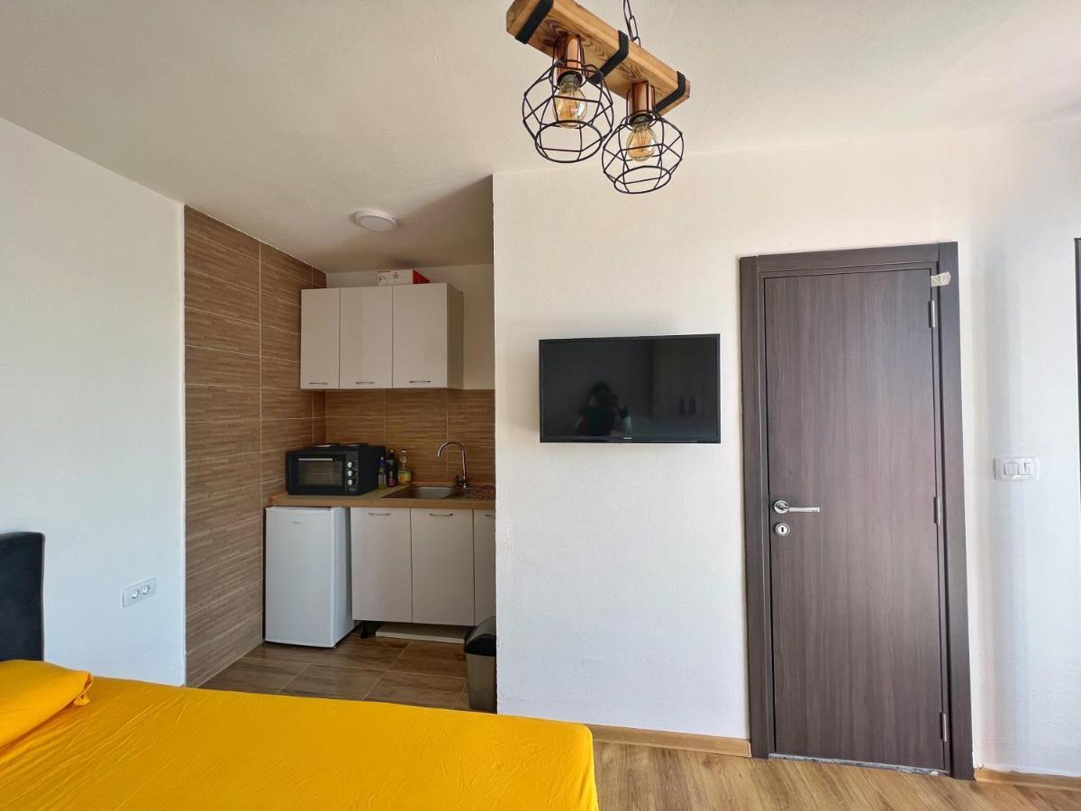 Jg Studio Apartment Vranjina Exterior photo